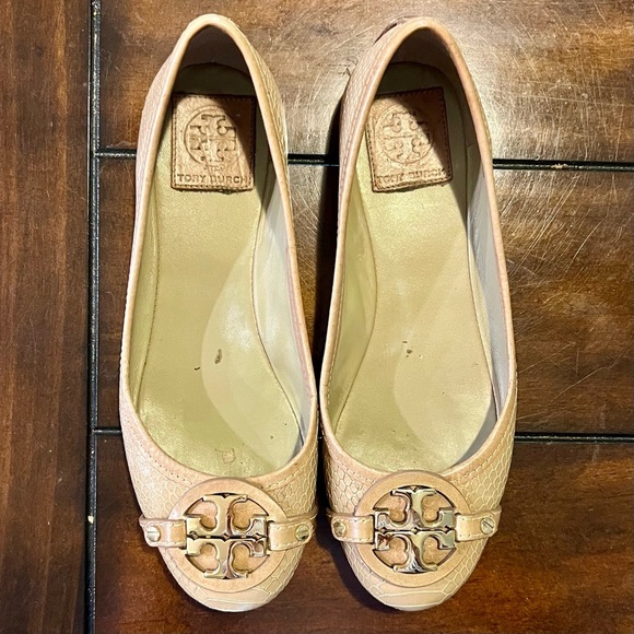Tory Burch Women's SnakePrint Tan Flats - Picture 1 of 8